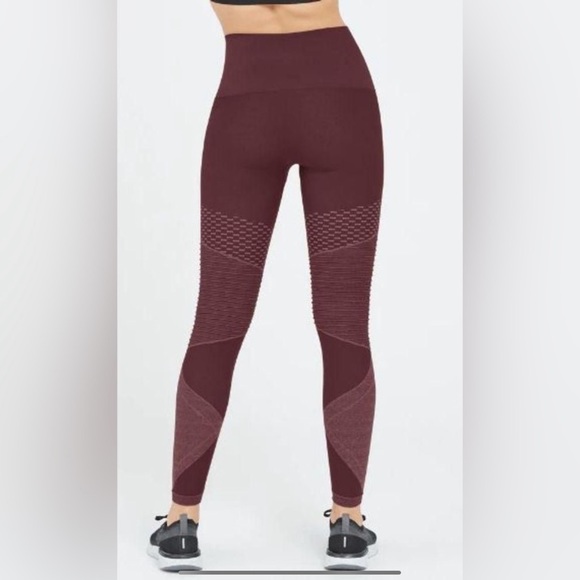 Spanx Look At Me Now seamless moto leggings. - Picture 5 of 6